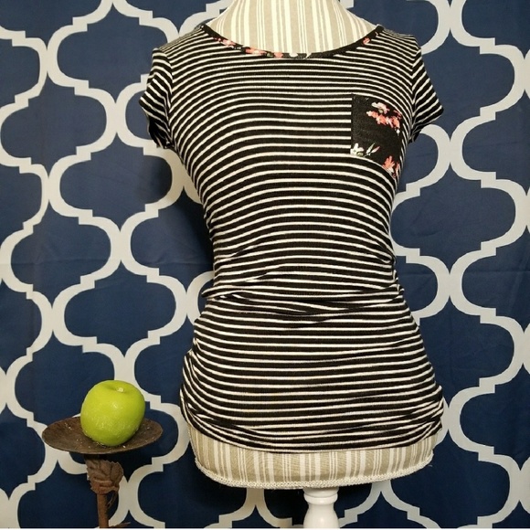 Rue21 Tops - 🌻🌺🌻RUE 21 CUTE FLORAL STRIPED SHIRT!!